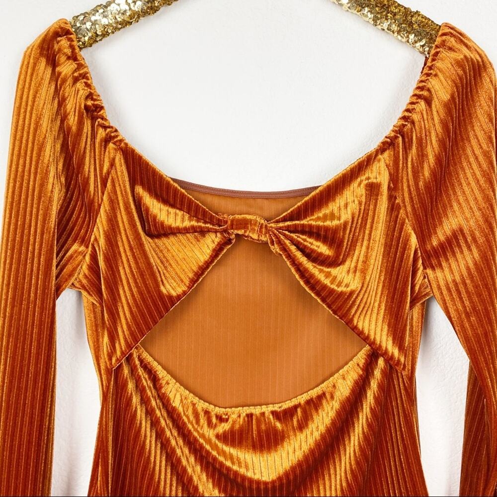All In Favor • Long Sleeve Cutout Ribbed Top - Picture 8 of 12